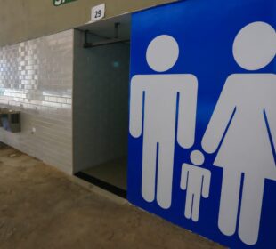 Governo entrega reforma de banheiro no Serra Dourada