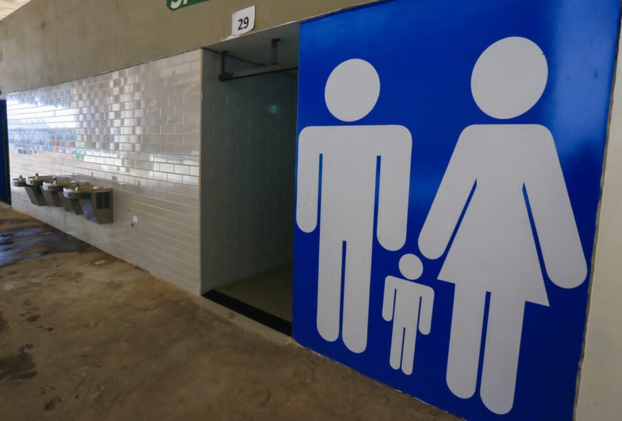 Governo entrega reforma de banheiro no Serra Dourada