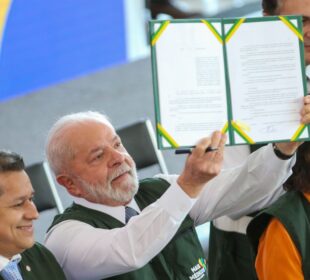Lula sanciona lei do programa Mais Médicos
